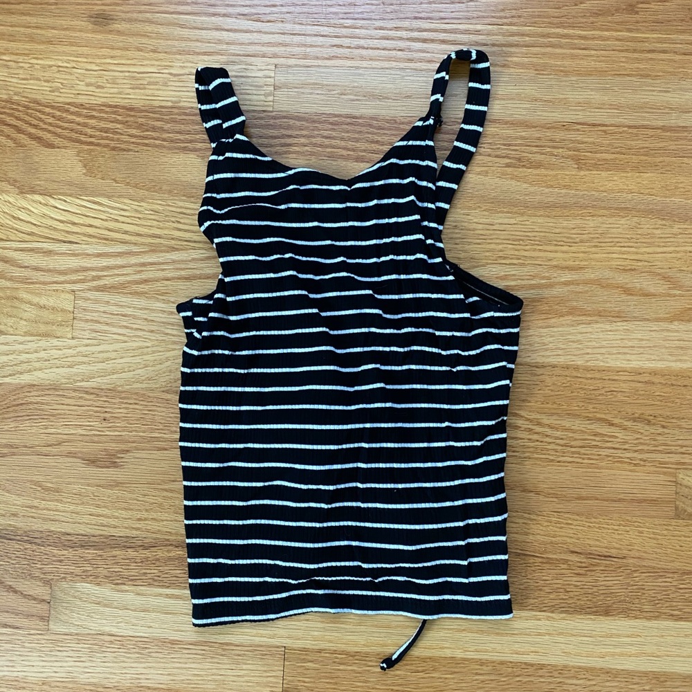 AMERICAN EAGLE CROP TOP WITH LACE UP BACK... SIZE SMALL